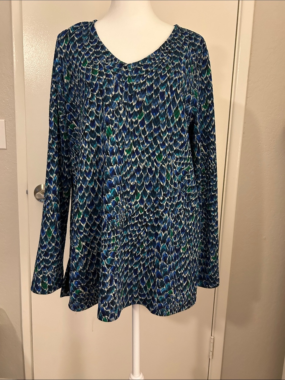 Susan Graver Blue and Green V-Neck Long Sleeve Printed Top